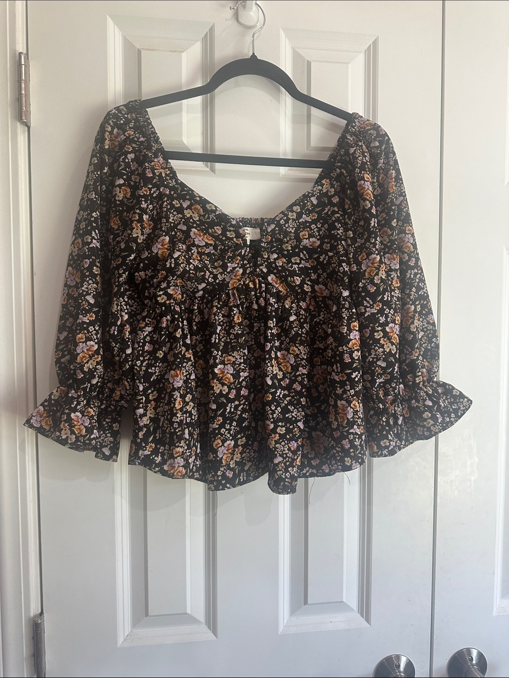 NWOT entro Black Floral Peasant Blouse with Peach & Lavender Flowers size S